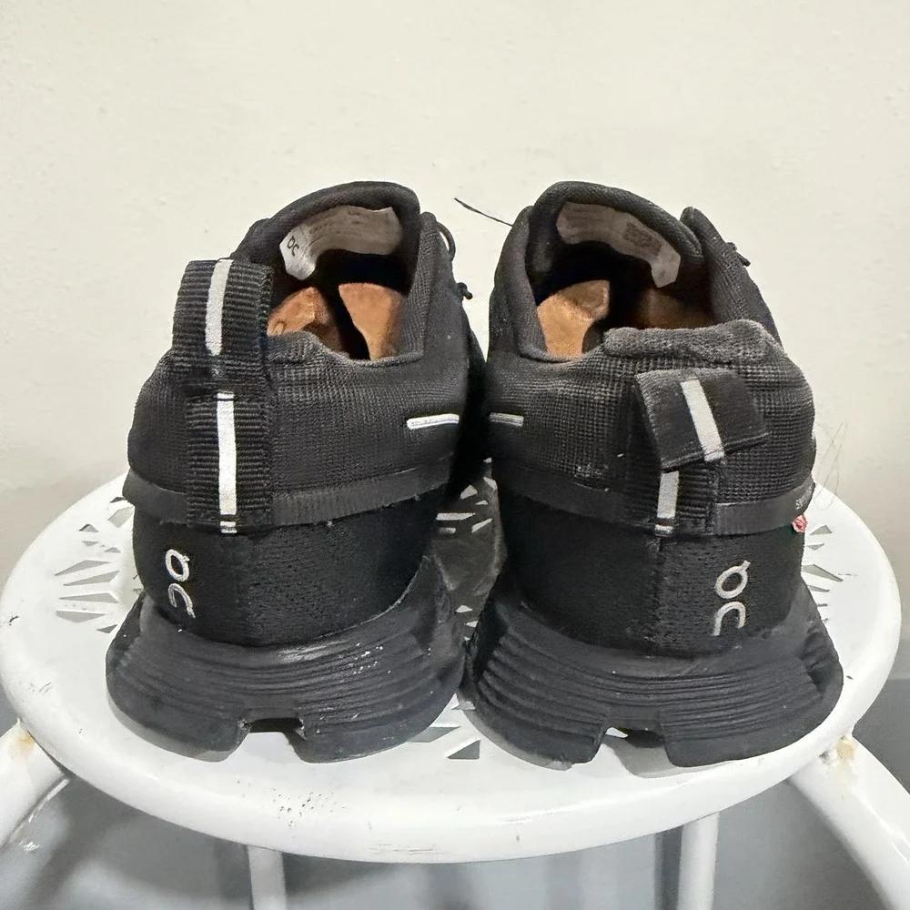 ON Cloud 5 Waterproof All Black Mens Size 9